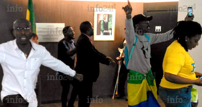 Des résistants gabonais s’introduisent dans leur ambassade à Paris pour 