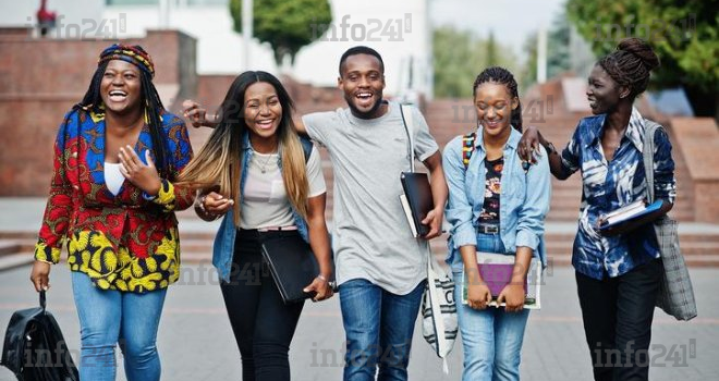 Pour faire des économies, le Gabon supprimera la bourse à ses étudiants inscrits au privé à l’étranger