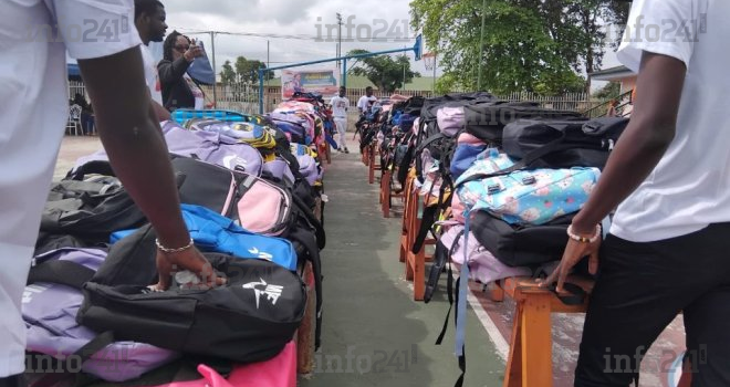 Port-Gentil&nbsp;: 800 kits scolaires distribués gracieusement aux élèves des 4 arrondissements