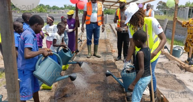 À Port-Gentil, des potagers bio pour éduquer et nourrir autrement les écoliers gabonais